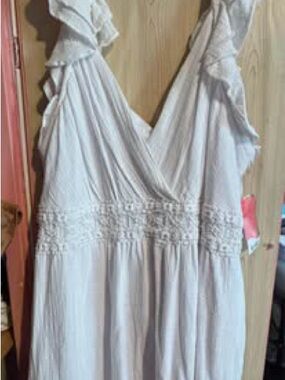 ARULA Ruffle-Trim V-Neck Sleeveless Tunic